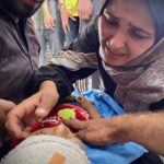 Anna Foglietta Instagram - 24 bambini uccisi in tre giorni nei Territori palestinesi occupati. Continua l’escalation di violenza ai danni di un popolo sempre più allo stremo, sempre più indifeso. Ogni loro diritto è stato calpestato. Domani 25 Aprile, festa della liberazione da parte dei partigiani contro l’occupazione nazi fascista, sarà un momento di celebrazione ma soprattutto di riflessione profonda. Stringiamo i nostri pensieri attorno a chi oggi ne ha davvero più bisogno..i bambini.. i figli del mondo . . . @everychildismychildets