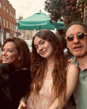 Anna Friel Instagram - Sorry but…. Proud, proud mama. I got very lucky. Love you my bunny boo. New adventures starting today. Xxxx #18 #adultlife , welcome 🤗@gracie_friel