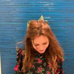 Anna Friel Instagram - For the love of bows.. can you ever be too old for a bow? Not that I recently watched #thesoundofmusic or anything. Just always loved a bow! ❤️