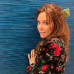 Anna Friel Instagram - For the love of bows.. can you ever be too old for a bow? Not that I recently watched #thesoundofmusic or anything. Just always loved a bow! ❤️