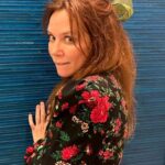 Anna Friel Instagram - For the love of bows.. can you ever be too old for a bow? Not that I recently watched #thesoundofmusic or anything. Just always loved a bow! ❤️
