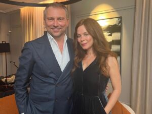 Anna Friel Instagram - A few weeks ago I was lucky enough to be invited to the @cliniquelaprairie longevity clinic in Switzerland. I did a 5 day detox reset.  It has changed my daily routine.  I will be forever grateful .  I tried Cryo  and breath work , I met with a wonderful dietitian who personalized my diet.  I walked in the alps had a wonderful fitness instructor, I had incredible visits to the spa, the best Thai massage I have ever had , a buccal face massage that hurts but gives the most incredible results and totally natural and I fell in love, with Switzerland. The most beautiful place with the most attentive staff I am still drinking the special herbal teas daily instead of caffeine and exercising daily. Thank you for having me I know I am very very lucky.
@cliniquelaprairie 
@holisticheaoth_clp @beyondtalentglobal 
#gifted #cliniquelaprairie
