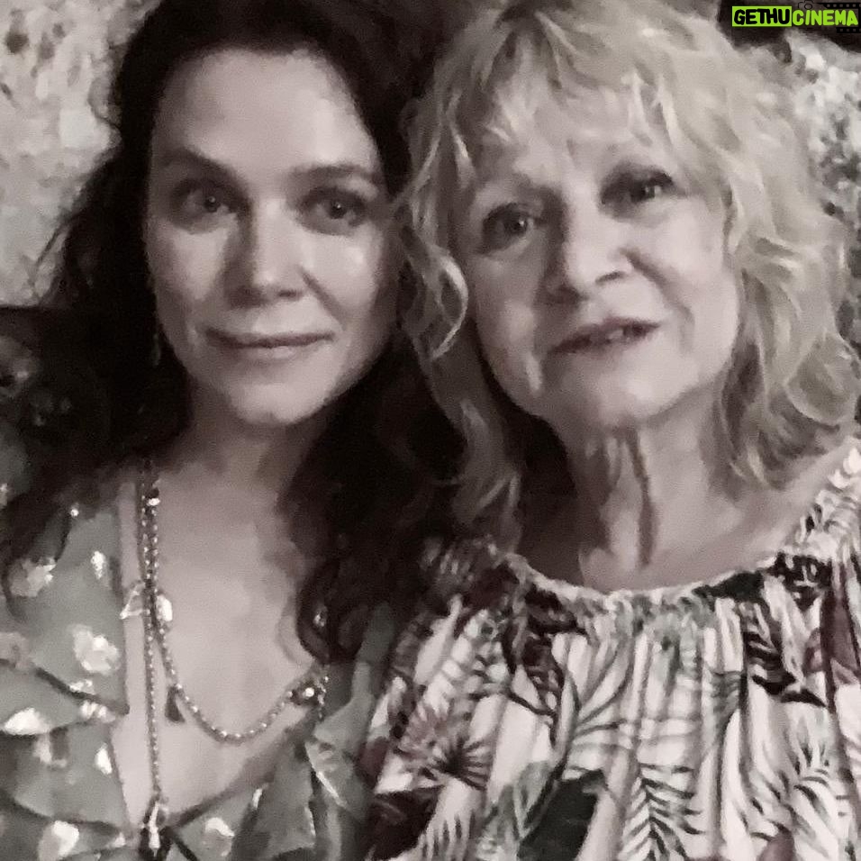 Anna Friel Instagram - Happy happy Mother’s Day. You are a rock and a beautiful kind spirit . Thank you for giving our dog Eunice care and love. Home soon and we can change the fact that there just aren’t enough recent photos of us together. With some time off and hopefully a pandemic behind us . Let’s start making lots of memories. I love you mama. @julie_friel