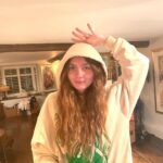 Anna Friel Instagram - My angel. 18 years ago today you made me the happiest I have ever been. You are nothing short of a marvel. My love for you is beyond any love I could ever have dreamed of. To say I am proud is an understatement. You are the kindest , coolest person I know. Happy happy birthday. You had my heart from second one. You will have it until the end of time. To you my sweet angel. @gracie_friel love forever , mama ❤️💕💕💕💕💕✨✨✨✨💕❤️💕💕💕❤️