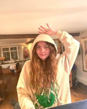 Anna Friel Instagram - My angel. 18 years ago today you made me the happiest I have ever been. You are nothing short of a marvel. My love for you is beyond any love I could ever have dreamed of. To say I am proud is an understatement. You are the kindest , coolest person I know. Happy happy birthday. You had my heart from second one. You will have it until the end of time. To you my sweet angel. @gracie_friel  love forever , mama ❤️💕💕💕💕💕✨✨✨✨💕❤️💕💕💕❤️
