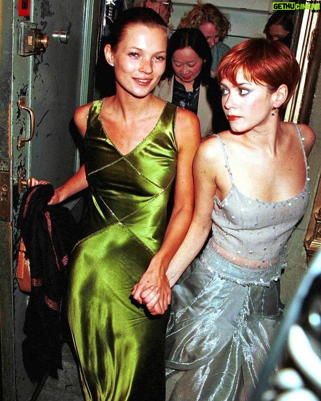 Anna Friel - 11.2K Likes - When we partied like it was 1999. Days gone by @katemossagency …. Babies
#TBT the Closer Play Opening at the Music Box Theatre in NYC in '99 🤍🗽