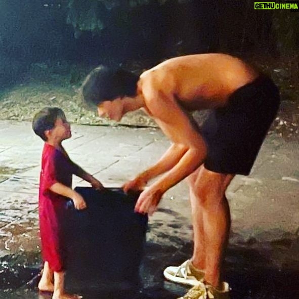 Anna Friel Instagram - My beautiful nephew , Dan (about to start school), and our wonderful friend Felipe having a water balloon contest. He leaves tomorrow for Washington university. We wish you everything @felipe_garciga . Time. So precious and goes oh so quickly. We always think we have so much more of it than we do. So we Cherish every second. ❤️