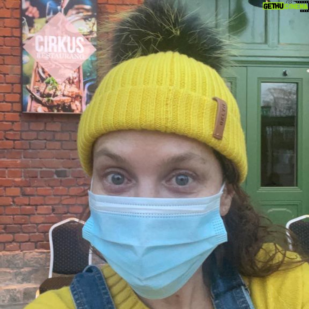 Anna Friel - 5.8K Likes - The Box is a show we made in lockdown over in Sweden. It took me 28 steps to get from the hotel rm to the set. It’s out now in the UK on @viaplay (a platform that actually helped me discover some new shows when I was out in Sweden!)
Some weird but wonderful times - if you like Marcella, you might like this!🤍 #marcella