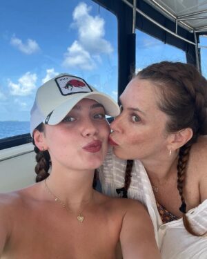 Anna Friel Instagram - Scroll for before and after entering the water! Seriously. One of the best days of our lives so far. We went on a boat trip to swim with the Manta’s and a very rare thing happened… we were greeted by a ginormous whale shark. Nature is glorious and life changing when we become part of its magestic other worldliness. Be brave. Say yes more than you say no and watch the wonders of this magnificent earth, surprise you. Thank you for your guidance @avanimaldives @avani_hotels . Life changing moments. We hope to carry this energy with us throughout our existence. ✨✨✨✨✨❤️
