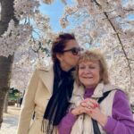 Anna Friel Instagram - A beautiful day was had. Nature, family and blossoms a plenty. Tonight will be spent watching @davidattenborough (my hero with the best voice in the whole world), exploring the wonders of nature . If you can, tune in @silverback_films are so wonderfully talented @wwf the work you do is crucial , tonight on @bbc1 at 7pm #wildisles Happy Easter 🐣🐇🐰 everyone.