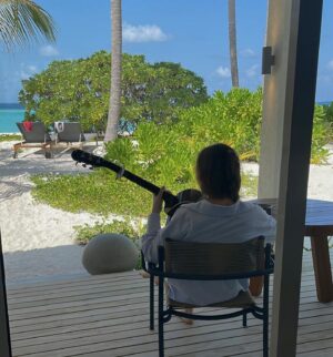 Anna Friel Instagram - Mama daughter holiday of a lifetime. Savouring every last moment with my boo before she flies the nest. We love this place so so much 🏝️✨❤️ @avanimaldives  #avanimaldives  @avani_hotels