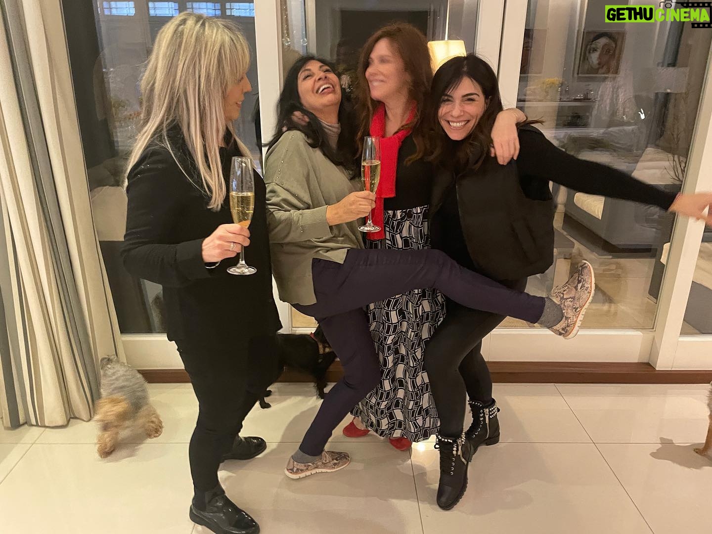 Anna Friel Instagram - Happy Mother’s Day . To all the mothers out there. I appreciate you all. Xxxxx❤️❤️❤️💫💫💫being a mother is my greatest gift and pleasure. A love like no other. Thank you Julie friel. You are the best there is. Xxx