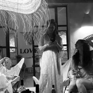 Anna Friel Instagram - This is 47. I am so greatful to have such love in my life.  It is the love from you all that keeps me watered. Thank you to everyone that keeps me growing. My beautiful team here , my boo-boo especially, @gracie_friel friel  @amandagarciga_
@oonaghpearman @martagarciga @ulisesgarciga
@jeannipickeriing