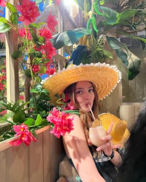 Anna Friel Instagram - Sorry but…. Proud, proud mama. I got very lucky. Love you my bunny boo. New adventures starting today. Xxxx #18 #adultlife , welcome 🤗@gracie_friel
