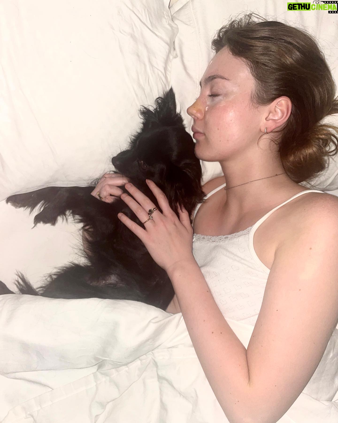 Anna Friel - 5.7K Likes - Sorry but…. Proud, proud mama. I got very lucky. Love you my bunny boo. New adventures starting today. Xxxx #18 #adultlife , welcome 🤗@gracie_friel