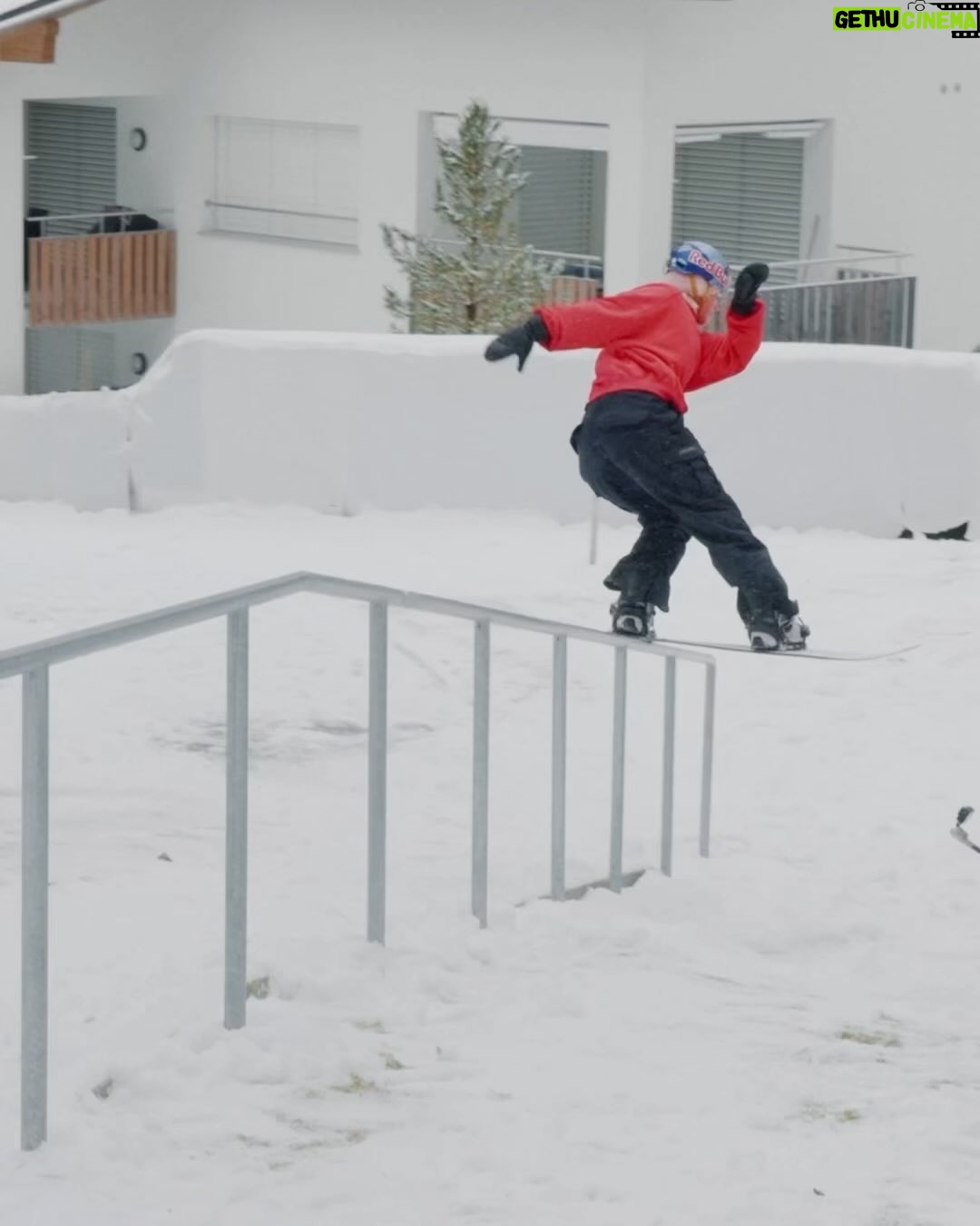 Anna Gasser Instagram - Schnitzel Time is now live on Red Bull Tv π¦πΉβ₯οΈ loved to be part of this project and trying something different ! Thankful to the whole crew and everyone that made it possible π« #snowboarding #redbull