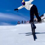 Anna Gasser Instagram - 🌴🍹 Quick Pit Stop @snowparklaax #snowboarding 📲 @silviamittermul @patrickcinca