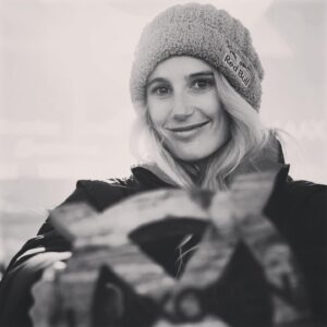 Anna Gasser Instagram - Thanks Laax 💫🥉Such an awesome week with great people and great snowboarding . Happy to stand on the podium again , even more happy I landed the run I wanted 🙏 congrats @_juliamarino 🥇👸 and @annika.overtomorrow 🥈👸