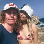Anna Gasser Instagram - Quick pitstop at the beach ☀️😎 📲 @clemensmillauer