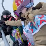 Anna Gasser Instagram - 🍫 WIN WIN WIN 🍫​ ​Mmmaximale Kälte in Georgien! 🥶​💨 💨💨 Im Sessellift weht’s uns den Wind so richtig um die Ohren. ​ ​ Mit meiner Milka Mmmax – ja, die nehm ich sogar zur WM mit 😉 – kann ich den Moment trotzdem mmmaximal genießen und das Beste daraus machen🏂 ​ ​ Wie mmmaximierst du deinen Moment? ​ 🤞 Folge @milka_austria​ 🤞 Schreib deinen persönlichen Genussmoment in die Kommentare ​ 🤞 Hüpfe in den Lostopf, um 1 von 10 Schokopaketen mit allen 12 Milka Mmmax Sorten zu gewinnen. ​ ​ Ich wünsche euch viel Glück! 🍀 ​ ​ Das Gewinnspiel endet am 06.03.2023. ​ Teilnahmebedingungen in der Bio von @milka_austria. ​ ​ #mmmaxdeinenmoment #milkammmax #milka #schokolade #gewinnspiel​ #snowboarding