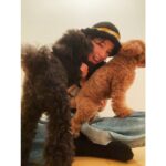 Anna Ishii Instagram – ラジオ「miziroind LIGHTBLUECAFE」

今回は、最近の趣味である編み物についてお話ししてます。
なので、この間編んだ帽子の写真☺︎
緑の帽子と黒の帽子。
5696が大興奮でうまく写真撮らせてくれなかった😂

本日20:00〜FM大阪
明日8:00〜TOKYOFM