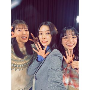 Anna Ishii Instagram - ドラマ「ブラックガールズトーク」
2/5 23:06からスタートします‼︎

なおぽんとなぎちゃんと楽しい作品をお届けできるようがんばります☺︎

#朝日奈央　さん
#関水渚　さん
#石井杏奈