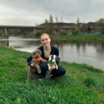 Anna Kadeřávková Instagram – Přejeme krásné Velikonoce!🐰
My si udělali krásný výlet kolem Berounky, je to tam moc hezký. Na delší procházku se psem je to ideální. 🐶🐶 Vyrazili jste si taky někam nebo jste koledovali či vítaly koledníky? 😋