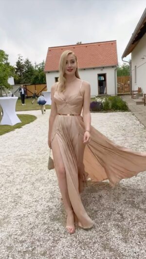 Anna Kadeřávková Instagram - On my way to heaven in @sandramark_fashion_designer dress 😌🤍