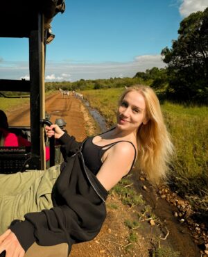 Anna Kadeřávková Instagram - POV: you take me on a safari date part 2 🤠🦓