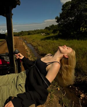 Anna Kadeřávková Instagram - POV: you take me on a safari date part 2 🤠🦓