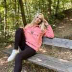 Anna Kadeřávková Instagram - Soutěž s @nordblanc o poukaz v hodnotě 10 000 Kč! 😍 V létě miluju výlety do přírody a na hory. A určitě nejsem jediná! S @nordblanc se na tyhle dobrodružství můžeš vybavit od hlavy až k patě. 😊 Pokud chceš vyhrát poukaz na 10 000 Kč na nákup v jejich e-shopu, tak: 1. sleduj profil @nordblanc 2. sleduj můj profil a dej like na tuhle fotku 3. do komentáře označ parťáka, s kým bys nejraději vyrazila na výlet nebo nějakou dovču a napiš, kam by to bylo… 🌲🌊 Soutěž probíhá do 25.6., v pondělí 26.6. vyberu vítěze! (Soutěž není sponzorována nebo schválena ani řízena společností Instagram a nemá s ní žádný vztah. Instagram nemá vůči soutěžícímu žádné závazky.)