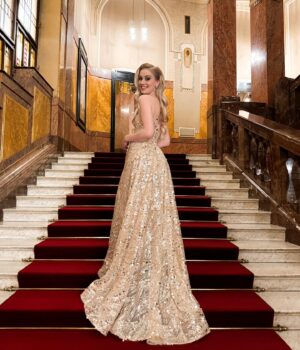 Anna Kadeřávková Instagram - Feelin like a princess 🎀👸🏼

Thank you for having me @ceskyples 💖

dress: @sandramark_fashion_designer 
💎💍: @korbicka_sperky 
muah: @misa.pohadka