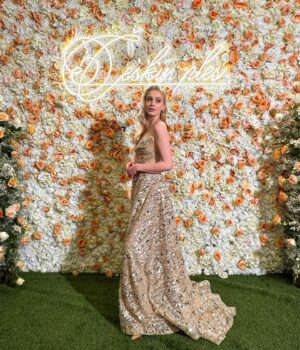 Anna Kadeřávková Instagram - Feelin like a princess 🎀👸🏼

Thank you for having me @ceskyples 💖

dress: @sandramark_fashion_designer 
💎💍: @korbicka_sperky 
muah: @misa.pohadka
