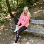 Anna Kadeřávková Instagram - Soutěž s @nordblanc o poukaz v hodnotě 10 000 Kč! 😍 V létě miluju výlety do přírody a na hory. A určitě nejsem jediná! S @nordblanc se na tyhle dobrodružství můžeš vybavit od hlavy až k patě. 😊 Pokud chceš vyhrát poukaz na 10 000 Kč na nákup v jejich e-shopu, tak: 1. sleduj profil @nordblanc 2. sleduj můj profil a dej like na tuhle fotku 3. do komentáře označ parťáka, s kým bys nejraději vyrazila na výlet nebo nějakou dovču a napiš, kam by to bylo… 🌲🌊 Soutěž probíhá do 25.6., v pondělí 26.6. vyberu vítěze! (Soutěž není sponzorována nebo schválena ani řízena společností Instagram a nemá s ní žádný vztah. Instagram nemá vůči soutěžícímu žádné závazky.)