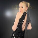 Anna Kadeřávková Instagram - Whatever era this is, I’m loving it ✨ dress: @sandramark_fashion_designer 🖤 event: @lorealparis gala 🥂