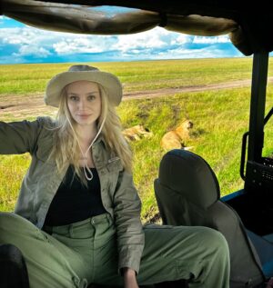 Anna Kadeřávková Instagram - POV: you take me on a safari date 🦁🤠
