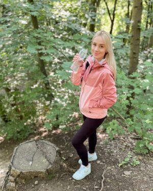 Anna Kadeřávková Instagram - Soutěž s @nordblanc o poukaz v hodnotě 10 000 Kč! 😍

V létě miluju výlety do přírody a na hory. A určitě nejsem jediná! S @nordblanc se na tyhle dobrodružství můžeš vybavit od hlavy až k patě. 😊

Pokud chceš vyhrát poukaz na 10 000 Kč na nákup v jejich e-shopu, tak:
1. sleduj profil @nordblanc 
2. sleduj můj profil a dej like na tuhle fotku
3. do komentáře označ parťáka, s kým bys nejraději vyrazila na výlet nebo nějakou dovču a napiš, kam by to bylo… 🌲🌊

Soutěž probíhá do 25.6., v pondělí 26.6. vyberu vítěze!

(Soutěž není sponzorována nebo schválena ani řízena společností Instagram a nemá s ní žádný vztah. Instagram nemá vůči soutěžícímu žádné závazky.)