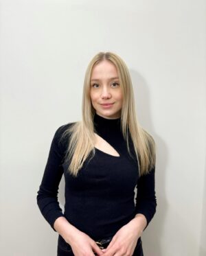 Anna Kadeřávková Instagram - castingy v cizích jazycích hits different 🫠 & fresh home-made polas 🎬