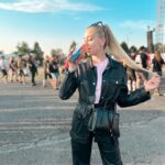 Anna Kadeřávková Instagram - Moje první Rock For People a bylo to naprosto skvělý! 😍 Byli jste? Co se vám líbilo nejvíc? Za mě nej pivo, langoše a @xambassadors . 😂🤭