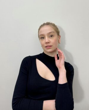 Anna Kadeřávková Instagram - castingy v cizích jazycích hits different 🫠 & fresh home-made polas 🎬