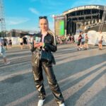 Anna Kadeřávková Instagram - Moje první Rock For People a bylo to naprosto skvělý! 😍 Byli jste? Co se vám líbilo nejvíc? Za mě nej pivo, langoše a @xambassadors . 😂🤭