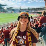 Anna Kadeřávková Instagram - Spartička 💙💛❤️ Vyhrajeme letos zase titul?! 🤩⚽️ #spartapraha #slaviapraha #fotbal #derby