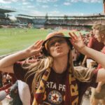 Anna Kadeřávková Instagram - Spartička 💙💛❤️ Vyhrajeme letos zase titul?! 🤩⚽️ #spartapraha #slaviapraha #fotbal #derby