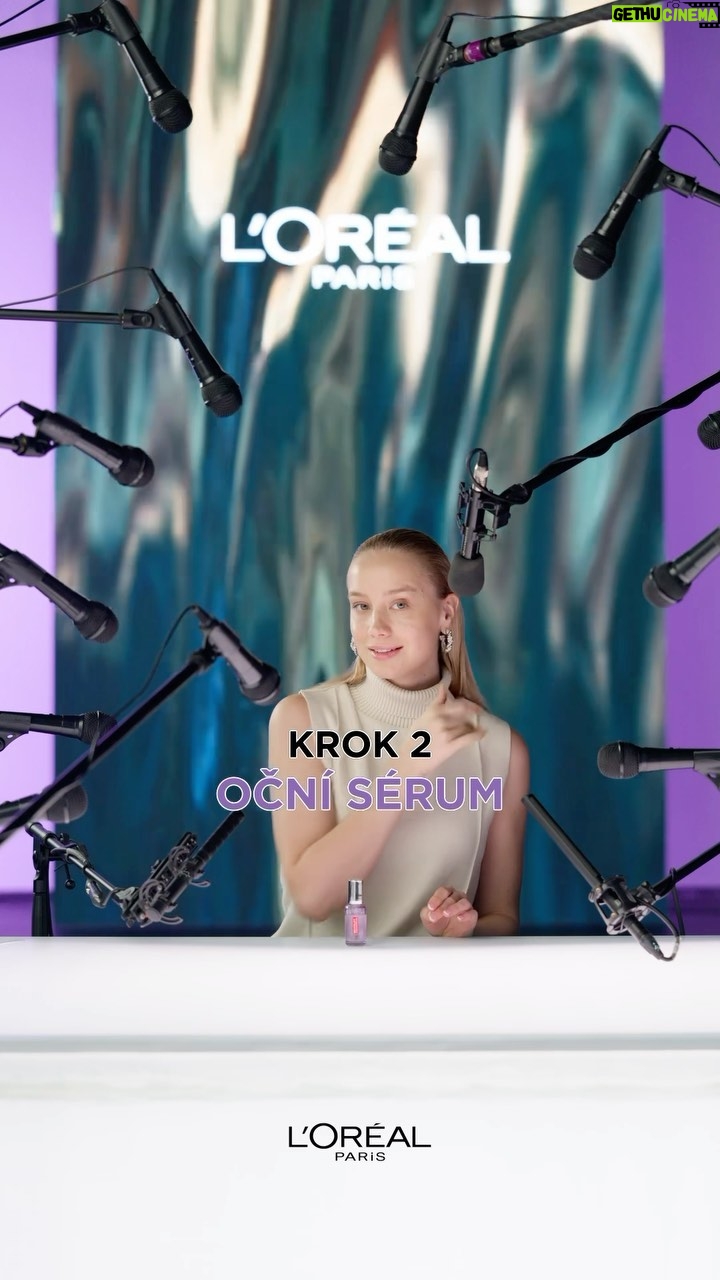 Anna Kadeřávková Instagram - Dokonale hydratovaná, rozzářená a posílená pleť s Revitalift Filler od @lorealparis . A to vše ve třech krocích díky kyselině hyaluronové. 💜 Tak vyzkoušej. Protože i ty za to stojíš! 💋 #revitaliftfiller