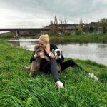 Anna Kadeřávková Instagram – Přejeme krásné Velikonoce!🐰
My si udělali krásný výlet kolem Berounky, je to tam moc hezký. Na delší procházku se psem je to ideální. 🐶🐶 Vyrazili jste si taky někam nebo jste koledovali či vítaly koledníky? 😋