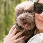 Anna Kadeřávková Instagram - Dog mama 🖤🐶🐶 Máte doma taky psího miláčka? 😍 #doglover #dogmom #love
