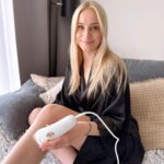 Anna Kadeřávková Instagram - Léto a krátké sukýnky jsou tu a jestli vás otravuje časté holení a zároveň nechcete nebo nemáte čas chodit do salónu, tenhle IPL od @braun_czsk je pro vás. ☀️ Epilace je bezbolestná, prvních 4-12 týdnů použijete 1x týdně a pak už jen udržujete epilaci jednou za 1-2 měsíce a hladká pokožka vám vydrží až na dobu 1 roku. Je to rychlovka, nebolí a díky více nástavcům v balení se dá použít na všechny části těla. Nejen nohy a podpaží, ale třeba i intimní partie, obličej nebo (pánskou) hruď. 😊 Do 30. 6. můžete využít slevu 20 % na vybraná IPL 5 s mým kódem ANNA20 na Datart.cz. (odkaz ve stories ✨) Nyní Braun jako jediný epilátor pro domácí použití v Česku poskytuje bezplatnou prodlouženou záruku na 5 let. Stačí nový IPL epilátor registrovat na stránkach braun.cz v sekci speciální nabídky. Vyzkoušeli jste, holky? Já to objevila až teď díky spolupráci a nechápu, že mi to někdo nedoporučil dřív! 😍🙏🏻 #braunczsk #braun #silkexpertpro