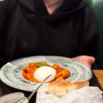Anna Kadeřávková Instagram - Top #2 pizza&pasta v Miláně dle TripAdvisoru a za mě fakt super! 🍝😍 Jestli budete mít cestu, moje doporučení: dejte si jako předkrm focacciu a poproste si extra o olivový olej a jako hlavní jídlo těstovinky s omáčkou pomodoro a mozzarelou buffala (na fotce). 😋🍅👌🏻 📍Pasta d’Autore, Milano 🇮🇹