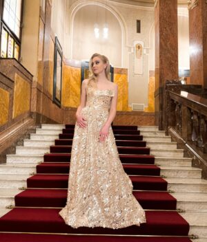 Anna Kadeřávková Instagram - Feelin like a princess 🎀👸🏼

Thank you for having me @ceskyples 💖

dress: @sandramark_fashion_designer 
💎💍: @korbicka_sperky 
muah: @misa.pohadka