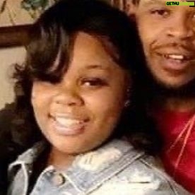 Anna Konkle Instagram - Closed blinds with bullet holes. Police shot without visuals into the apartment of #BreonnaTaylor. Shot. Killed. Her. Over and over again. Not caring where their lethalness landed or whose of these lives they were going to end. A continued brutality, a genocide upon beautiful black lives. There have been no charges against the officers involved so far. Link for petition in bio.